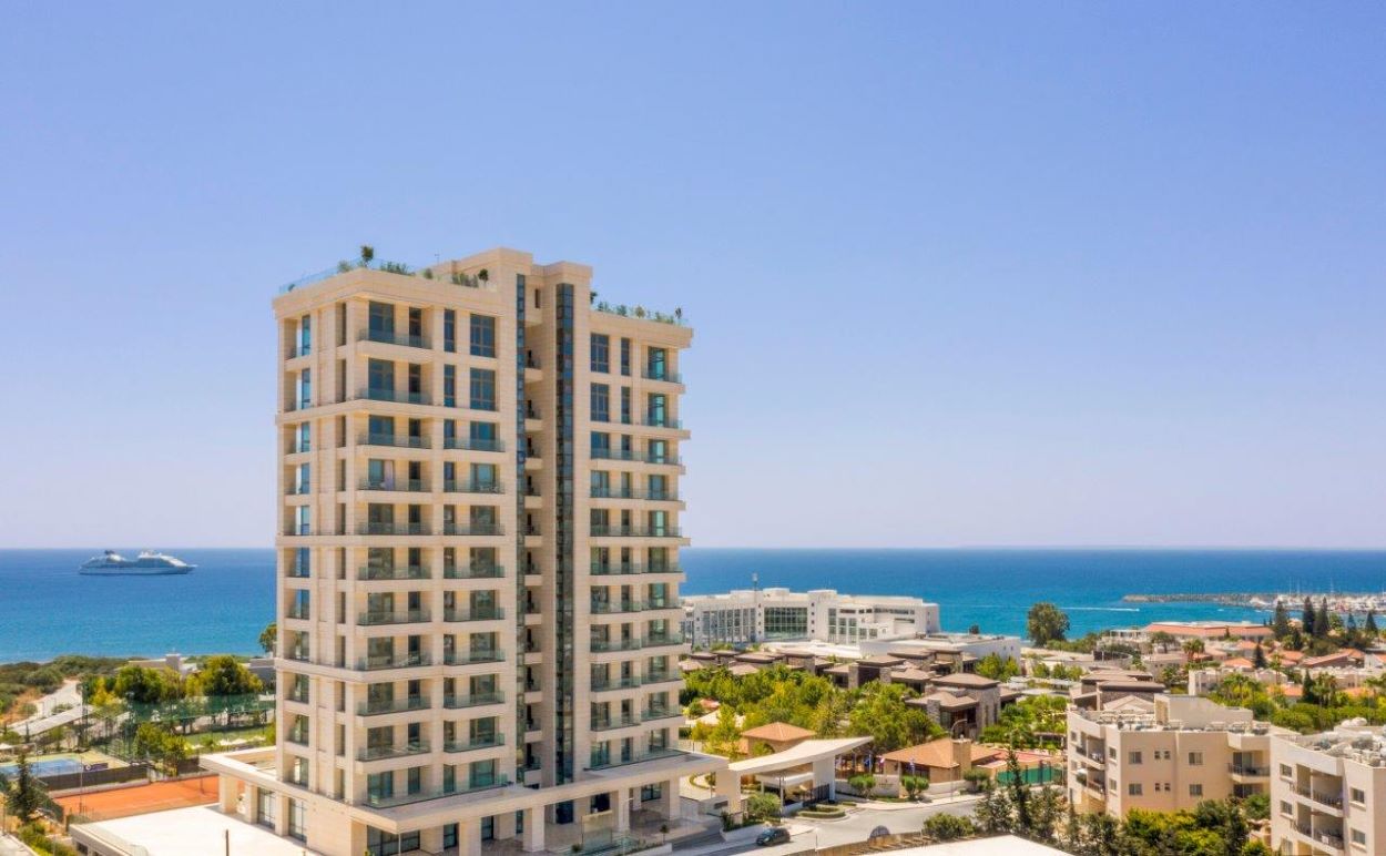 park tower views to mediterranean sea, park lane & marina